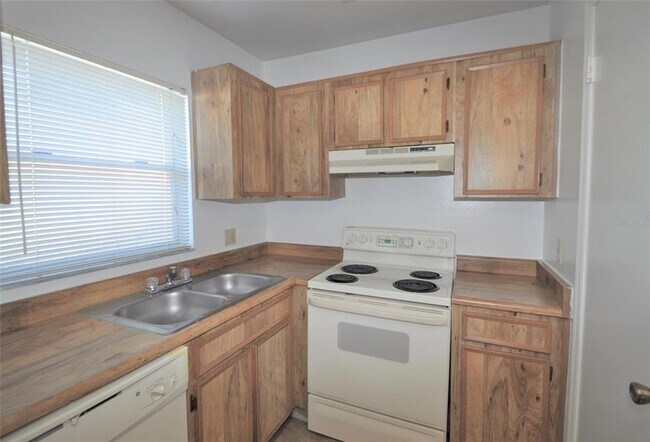 4240 Pershing Pointe Pl in Orlando, FL - Building Photo - Building Photo