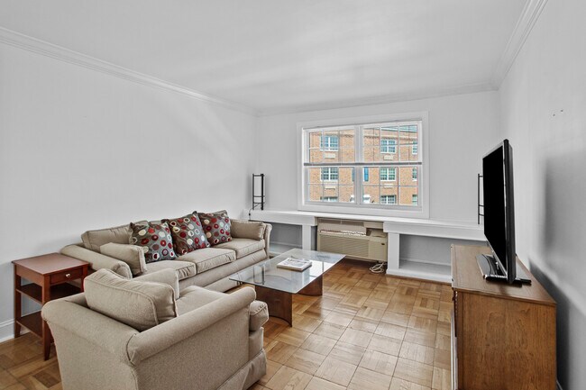 property at 1706 W Abingdon Dr