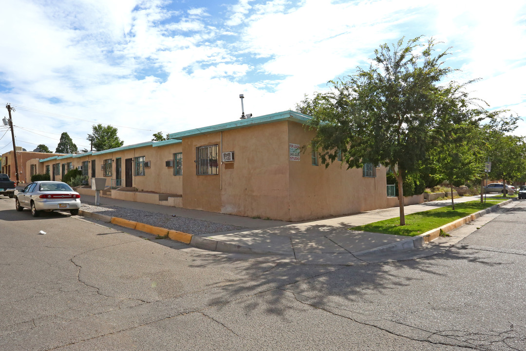 UNM 10-Plex in Albuquerque, NM - Building Photo