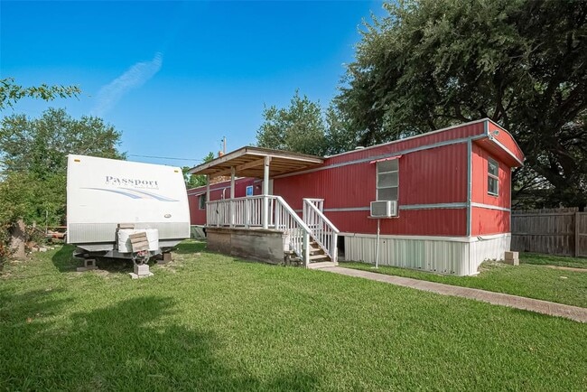 property at 914 Davis St