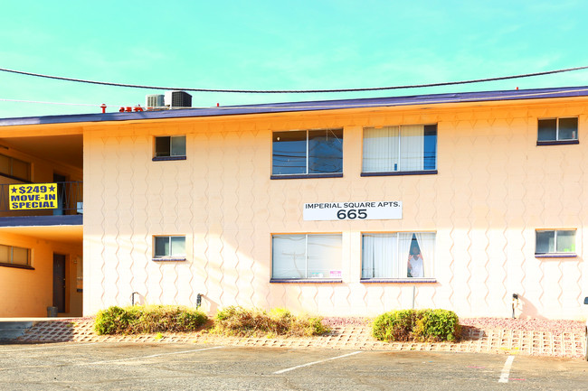 Imperial Square Apartments in Tucson, AZ - Building Photo - Building Photo