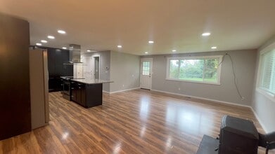 39842 Burnside Loop in Astoria, OR - Building Photo - Building Photo