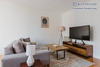 235 W 48th St in New York, NY - Building Photo - Building Photo