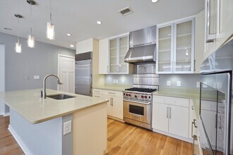 1610 N Queen St in Arlington, VA - Foto de edificio - Building Photo