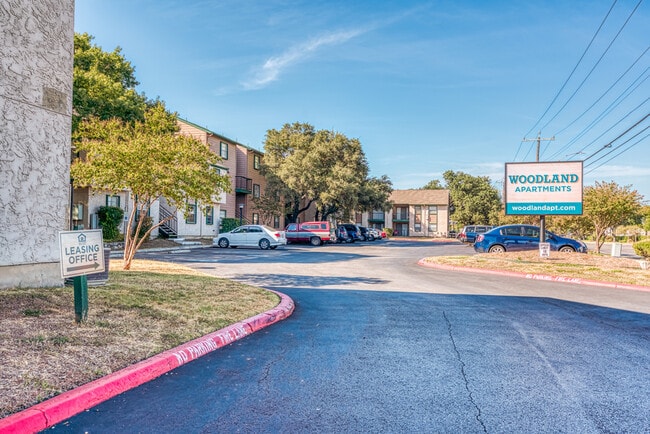 Woodland Apts San Antonio in San Antonio, TX - Building Photo - Building Photo