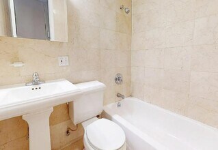 East 25th Street in New York, NY - Foto de edificio - Building Photo