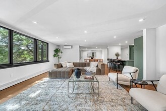 935 Washington St in Newton, MA - Building Photo - Building Photo