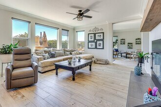 2225 Corte Ananas in Carlsbad, CA - Foto de edificio - Building Photo