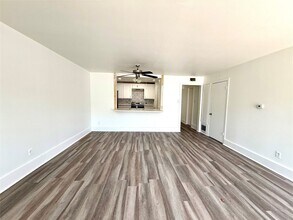 5506 Beverly Hill St in Houston, TX - Building Photo - Building Photo