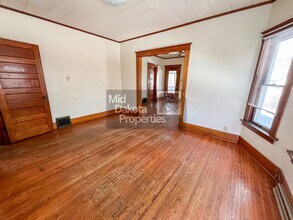 933 E 5th Ave in Mitchell, SD - Foto de edificio - Building Photo