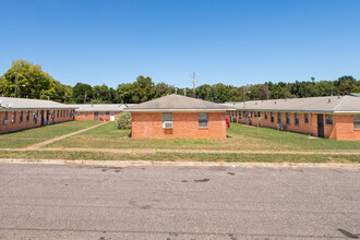 Norwood Plaza Apartments in Birmingham, AL - Building Photo - Building Photo