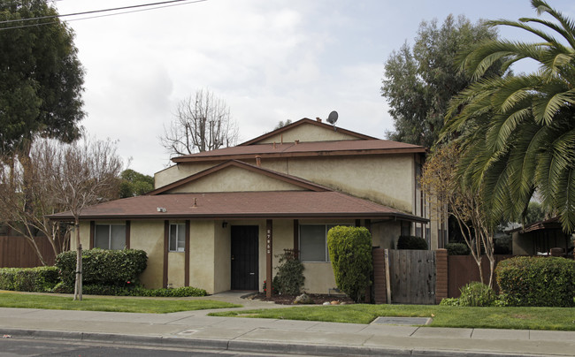 27853 Harris Rd in Hayward, CA - Foto de edificio - Building Photo