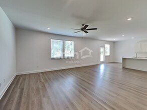 552 Pointe Dr in Dallas, GA - Building Photo - Building Photo