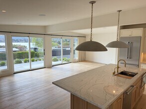 555 Virginia Dr in Tiburon, CA - Building Photo - Building Photo