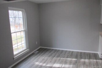 24627 Lake Meadow Dr in Harrison Township, MI - Building Photo - Building Photo