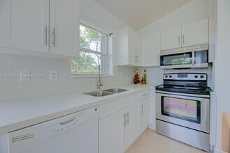 14133 SW 154th Pl in Miami, FL - Building Photo - Building Photo