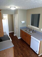 7927 Tara Rd in Jonesboro, GA - Building Photo - Building Photo