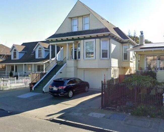 property at 2606 Coolidge Ave