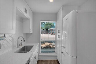 3812 Southway Dr in Austin, TX - Building Photo - Building Photo