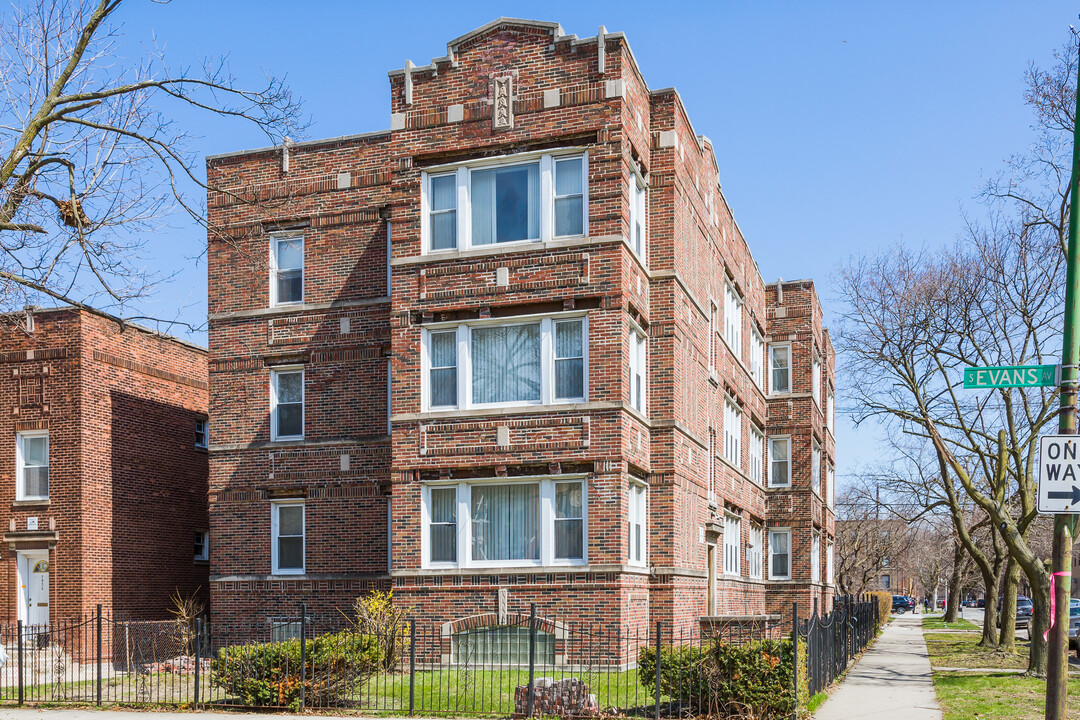 704 E 80th St in Chicago, IL - Building Photo