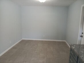 547 Adrian St SW in Albuquerque, NM - Building Photo - Building Photo