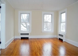 82 Valley Rd in Montclair, NJ - Foto de edificio - Building Photo