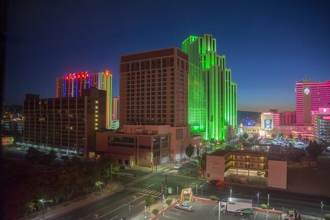 450 N Arlington Ave, Unit 1201 in Reno, NV - Foto de edificio - Building Photo