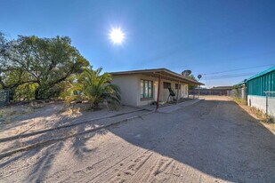 251 W Northern Ave in Coolidge, AZ - Building Photo