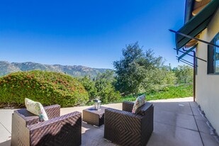 2686 Canyon Crest Dr in Escondido, CA - Building Photo