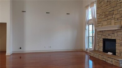 3909 NE Kensington Ave in Bentonville, AR - Foto de edificio - Building Photo