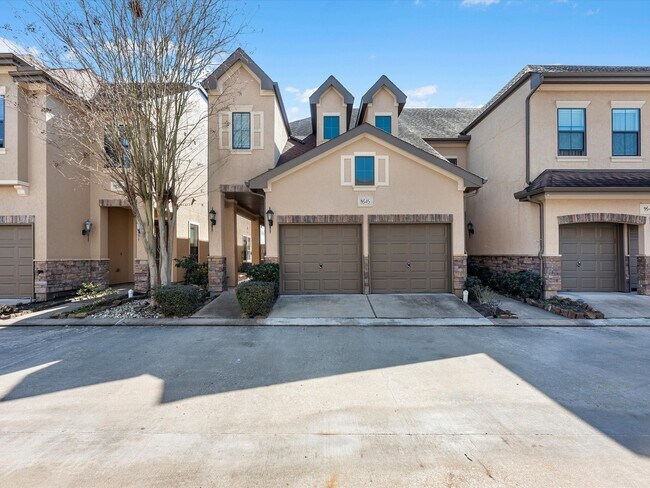 11643 Royal Oaks View