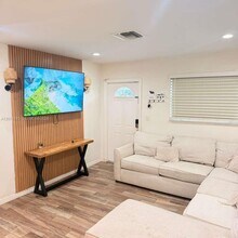2221 N 61st Ave in Hollywood, FL - Building Photo - Building Photo