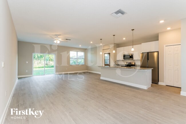 918 Tolson St SE in Palm Bay, FL - Foto de edificio - Building Photo