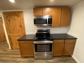 421 N Hammonds Ferry Rd, Unit Basement in Linthicum Heights, MD - Building Photo - Building Photo