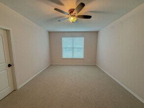 300 Western Sky Trail in Jarrell, TX - Foto de edificio - Building Photo