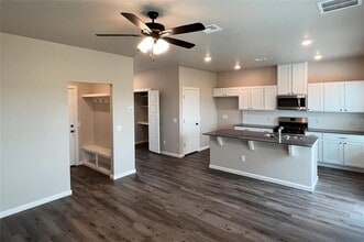 7705 Owen Ln in Oklahoma City, OK - Foto de edificio - Building Photo
