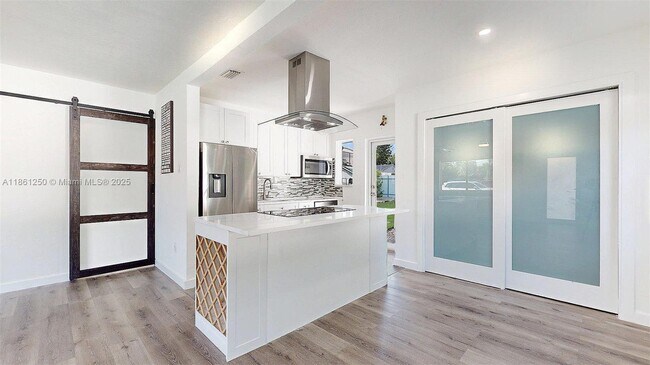 6760 SW 19th St in Miami, FL - Building Photo - Building Photo