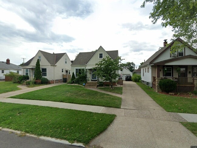 property at 3429 Ingleside Dr