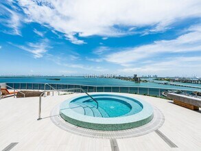 488 NE 18th St, Unit 1001 in Miami, FL - Building Photo - Building Photo