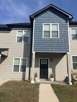 77 Emanuel Ct in Timberlake, VA - Building Photo