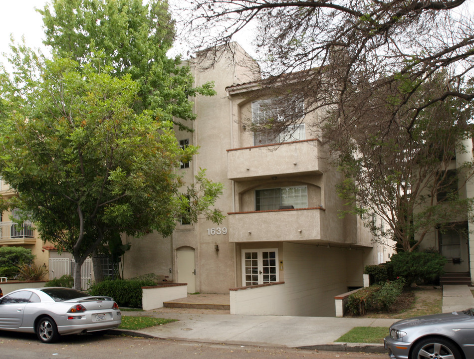 1639 Camden Ave in Los Angeles, CA - Building Photo