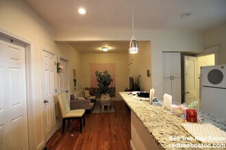 1872 Commonwealth Ave in Boston, MA - Foto de edificio - Building Photo