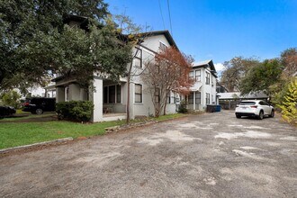121 W Woodlawn Ave in San Antonio, TX - Building Photo - Building Photo