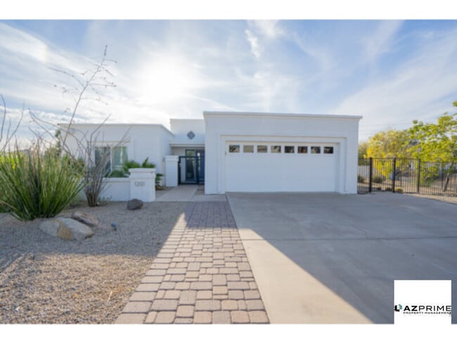1201 E Rowlands Ln in Phoenix, AZ - Building Photo - Building Photo