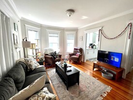 34 Leonard St, Unit 1 in Somerville, MA - Building Photo