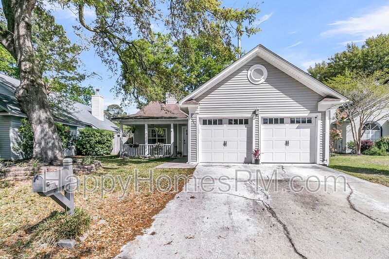2045 Arundel Pl in Mount Pleasant, SC - Building Photo