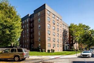 The Winston Apartments in Jamaica, NY - Building Photo