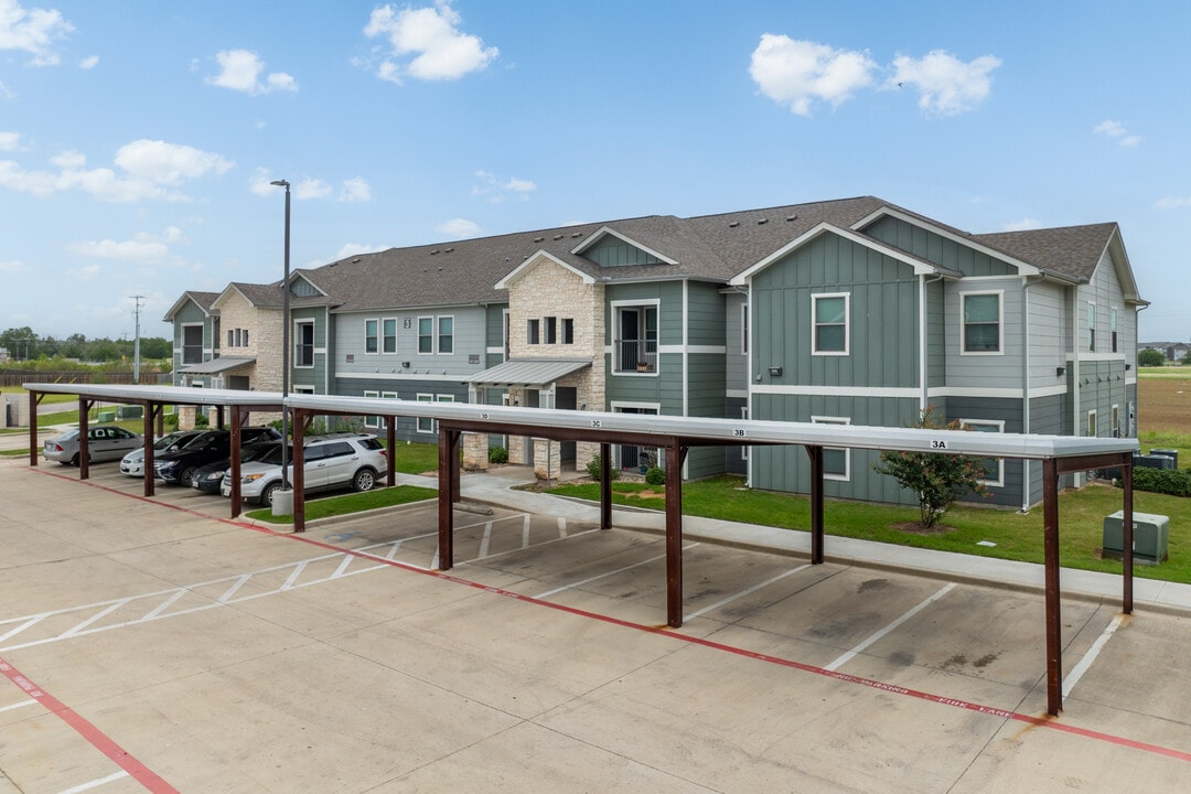 Lockhart Springs in Lockhart, TX - Foto de edificio