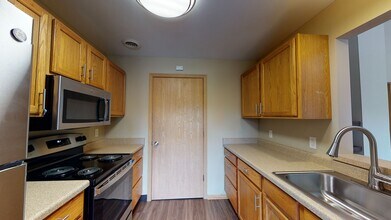 Glacier Hills Apartments in Madison, WI - Foto de edificio - Building Photo