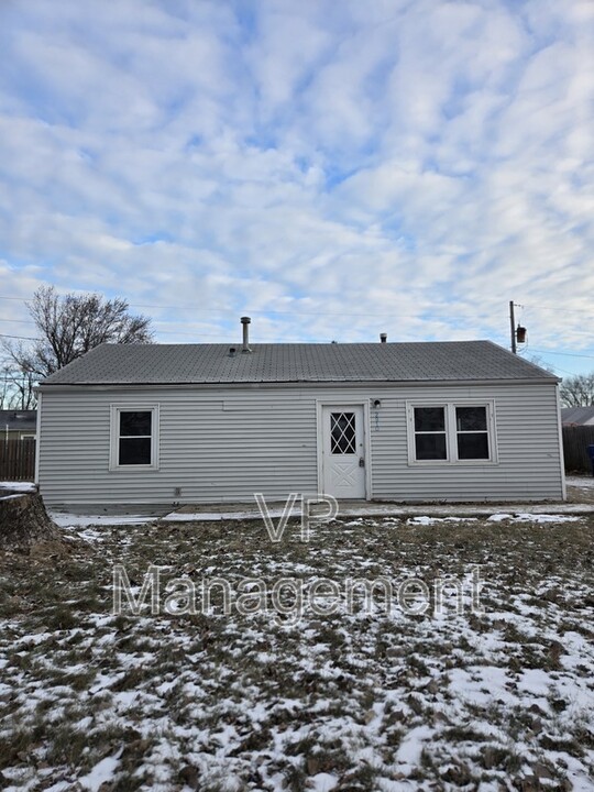 2910 W 70th St in Davenport, IA - Building Photo